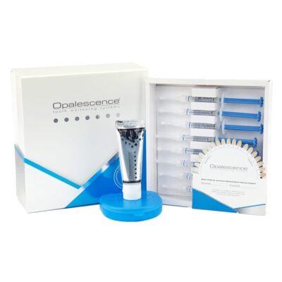 Opalescence gel blanqueador dental en caja con accesorios personalizados, incluyendo viales y guía de progreso para un blanqueamiento dental eficaz y seguro.