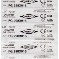 Etiquetas de productos odontológicos personalizados de la marca Horico, con detalles de referencia, lote, y certificaciones para clínicas dentales.