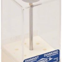Alto texto: Piezas odontológicas personalizadas en envase transparente de Diamant Instruments para seguridad y precisión en tratamientos dentales.