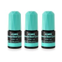 clearfil-universal-bond-quick-kit-economico-3x5ml Alignerel número 2, alt text: Gel de unión universal de 5 ml en envases negros con tapón azul, utilizado en odontología para adhesión rápida y efectiva de materiales dentales.
