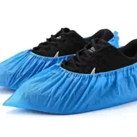 cubre-calzado-100-unidades Protectores desechables para calzado odontológico, ideales para mantener la higiene en clínicas dentales y consultorios. Diseño cómodo y fácil de colocar para profesionales sanitarios.
