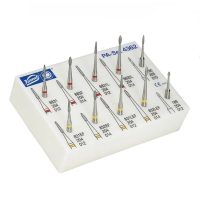 Archivo de imágenes con instrumentos odontológicos personalizados en caja de almacenamiento.