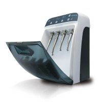 icare-c2-dispositivo-automatico-limpieza-lubricacion-instrumental-rotatorio Máscara con 4 instrumentos odontológicos y pantalla táctil para la personalización de productos dentales. Equipamiento avanzado para clínicas dentales y laboratorios odontológicos.
